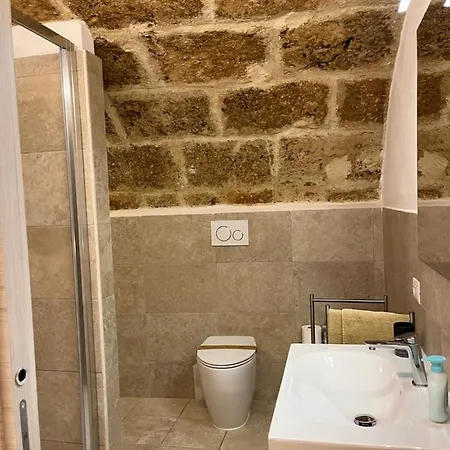 Poma De Casa - Carrer De Pa I Algua * Alghero