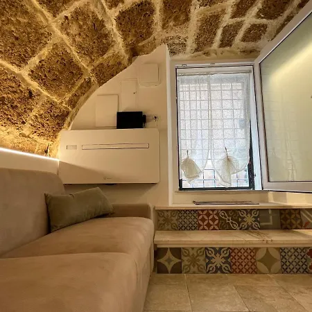 Poma De Casa - Carrer De Pa I Algua Alghero